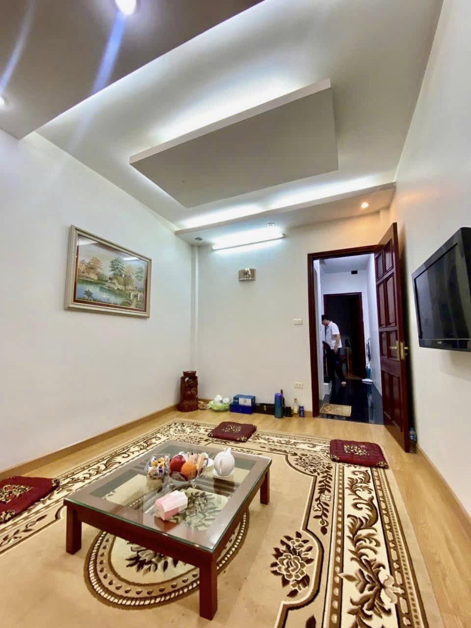 Bán Nhà Phố Quan Hoa 35/40m2 x 5 tầng, ngõ thông gần Phố, ô tô đỗ cửa, 6 phòng ngủ đầy đủ công - Ảnh chính