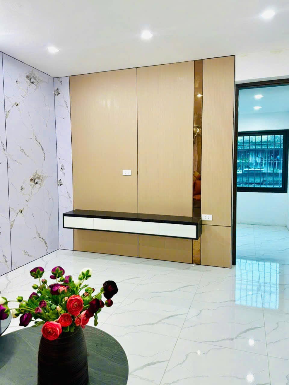 Bán Căn Hộ Tập Thể Ngõ 4 Phố Phương Mai 18/60m2, 2 phòng ngủ đầy đủ công năng full nội thất, Khách - Ảnh 1