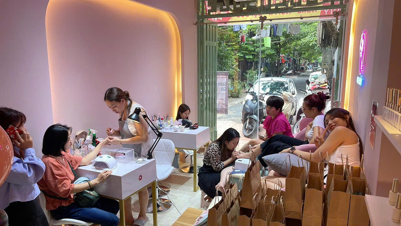 MÌNH CẦN SANG NHƯỢNG LẠI TIỆM NAIL - MI - GỘI TẠI SỐ 9 CHÙA QUỲNH - HAI BÀ TRƯNG - Ảnh 1