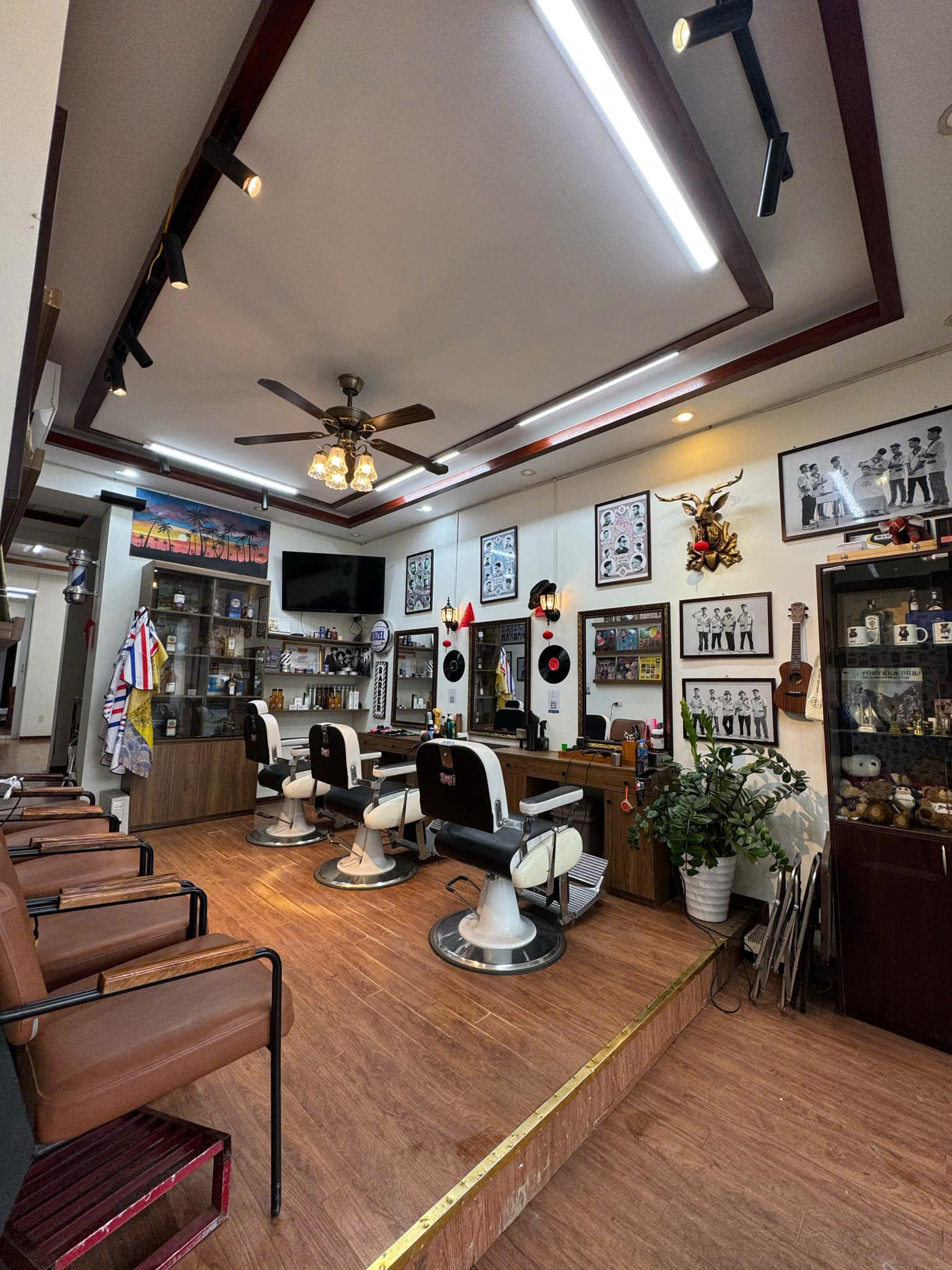 TÌM ĐỒNG ĐỘI TỚI VỚI FUNKY BARBER SHOP Ở TP VINH NGHỆ AN - Ảnh 1