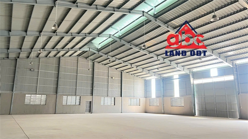 XT142 nhà xưởng với khuôn viên 10,000m2 xưởng xây dựng kiên cố. nguồn điện lớn - Ảnh 4