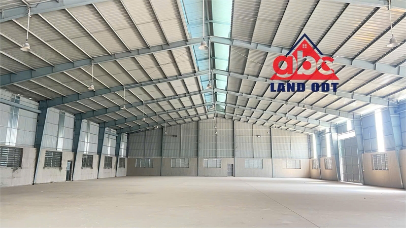 XT142 nhà xưởng với khuôn viên 10,000m2 xưởng xây dựng kiên cố. nguồn điện lớn - Ảnh 1