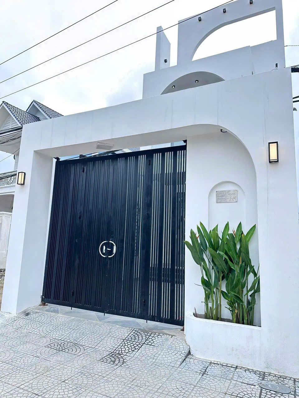 🏡 GIẢM GIÁ 200 TRIỆU. CẦN BÁN VILLA 2 TẦNG MẶT TIỀN THIÊN THAI – QUẬN THUẬN HÓA, TP HUẾ - Ảnh 1