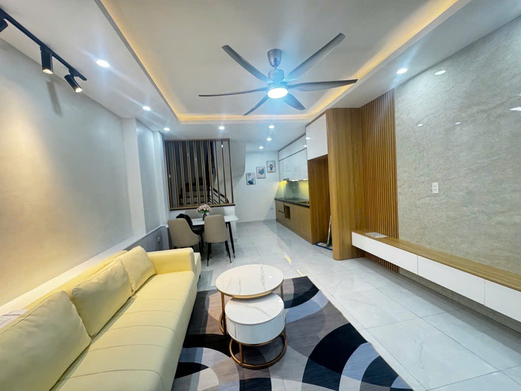 CHỈ 9.X TỶ NHÀ MỚI BỒ ĐỀ 35M, 5T, MT4M, NỞ HẬU, CÁCH 1 NHÀ RA PHỐ, Ô TÔ VÀO, KINH DOANH. - Ảnh 3