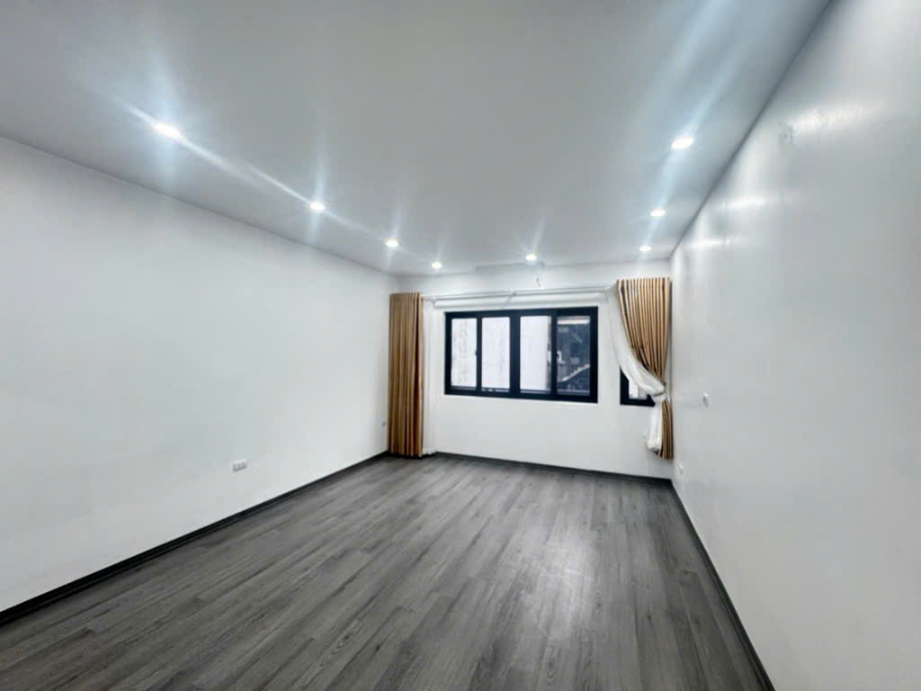 CHỈ 9.X TỶ NHÀ MỚI BỒ ĐỀ 35M, 5T, MT4M, NỞ HẬU, CÁCH 1 NHÀ RA PHỐ, Ô TÔ VÀO, KINH DOANH. - Ảnh chính