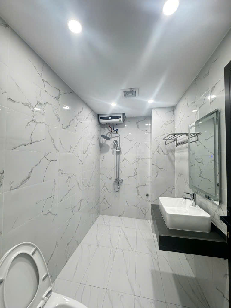 CHỈ 9.X TỶ NHÀ MỚI BỒ ĐỀ 35M, 5T, MT4M, NỞ HẬU, CÁCH 1 NHÀ RA PHỐ, Ô TÔ VÀO, KINH DOANH. - Ảnh 1