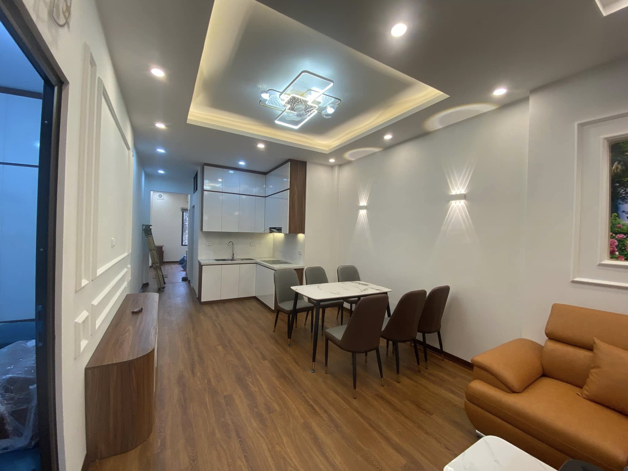 SIÊU PHẨM CCMN XUÂN THUỶ - 7 TẦNG THANG MÁY - 16 PHÒNG - DOANH THU 100TR/THÁNG - 20M RA Ô TÔ - SÁT - Ảnh 2