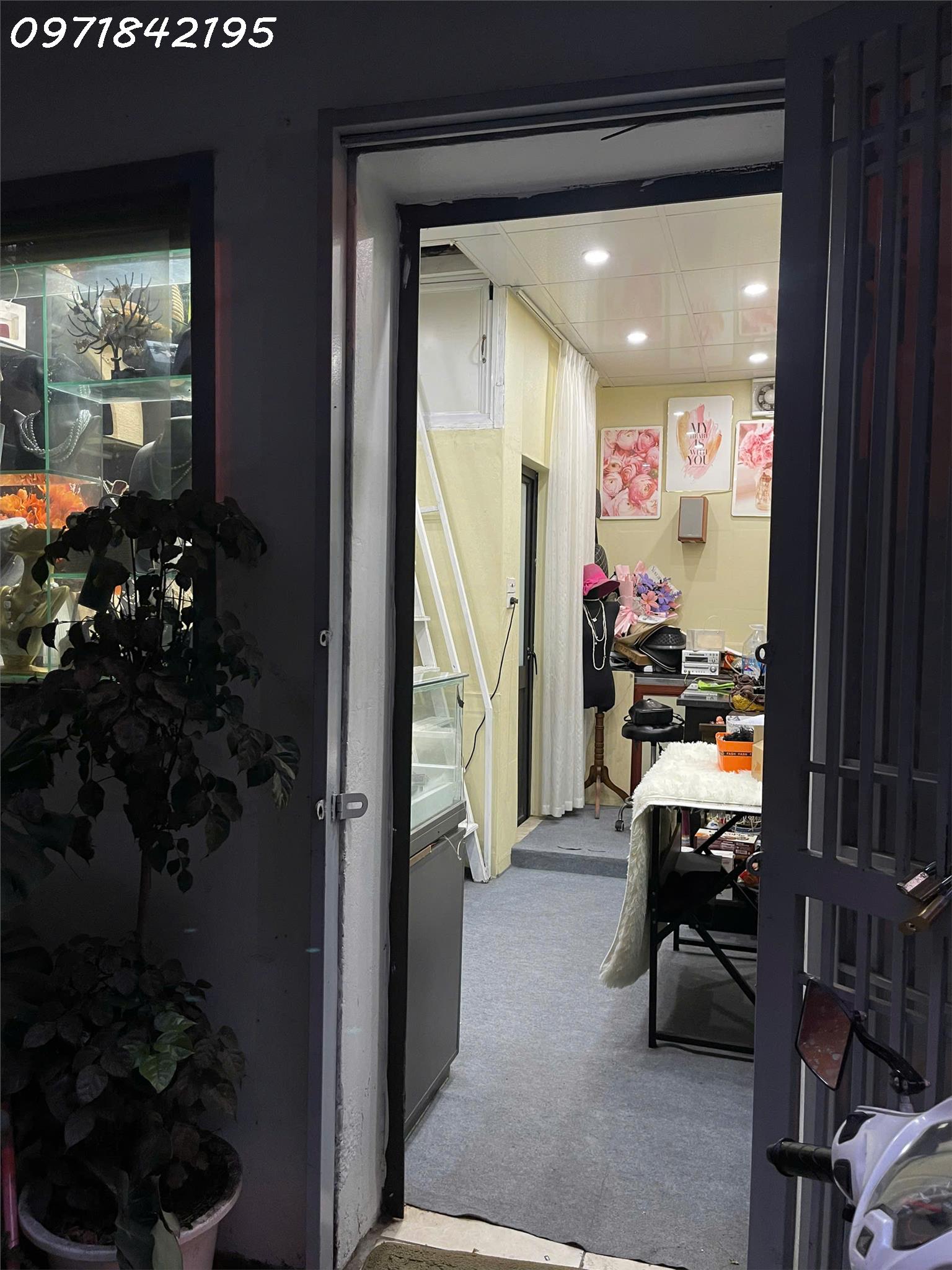 Cho thuê nhà gần uỷ ban phường Kim Liên, Quận Đống Đa. Cách mặt đường Lương Định Của chỉ 20m2 - Ảnh chính