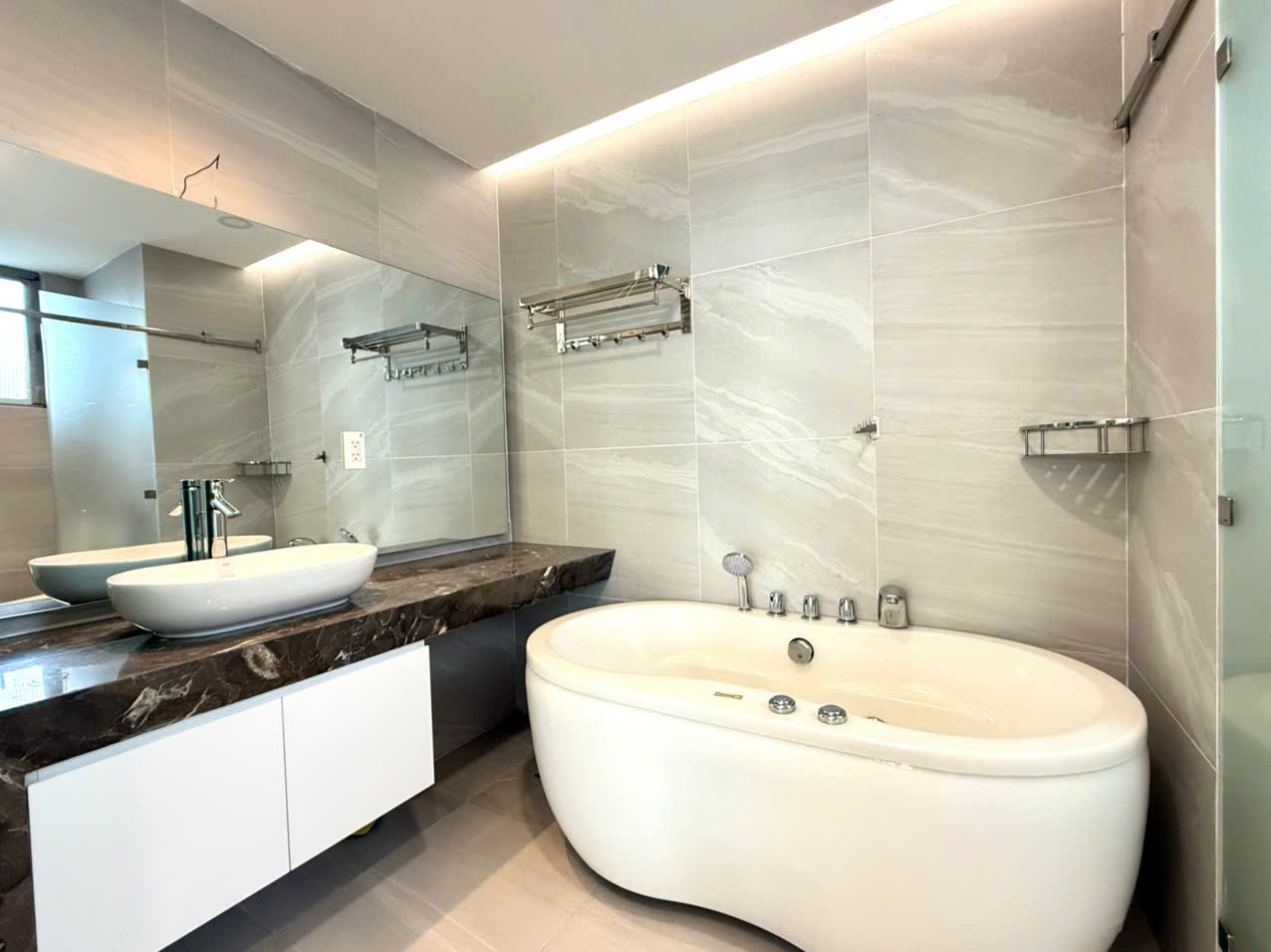 CH Hưng Phúc 1 97m2 3pn view biệt thự giá 8 tỷ bao thuế phí - Ảnh 1