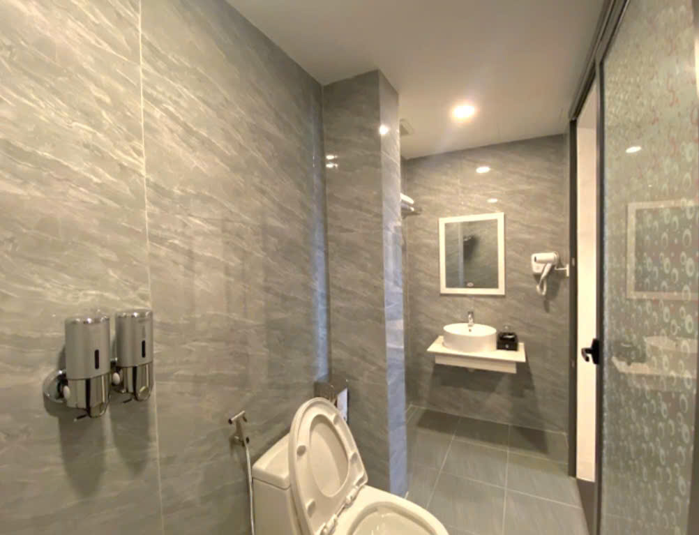 Khách sạn 8 tầng mặt tiền Hoàng Hoa Thám  dt 98m2 bán: 40 tỷ  lh: 0905724084 phạm đức hải - Ảnh chính