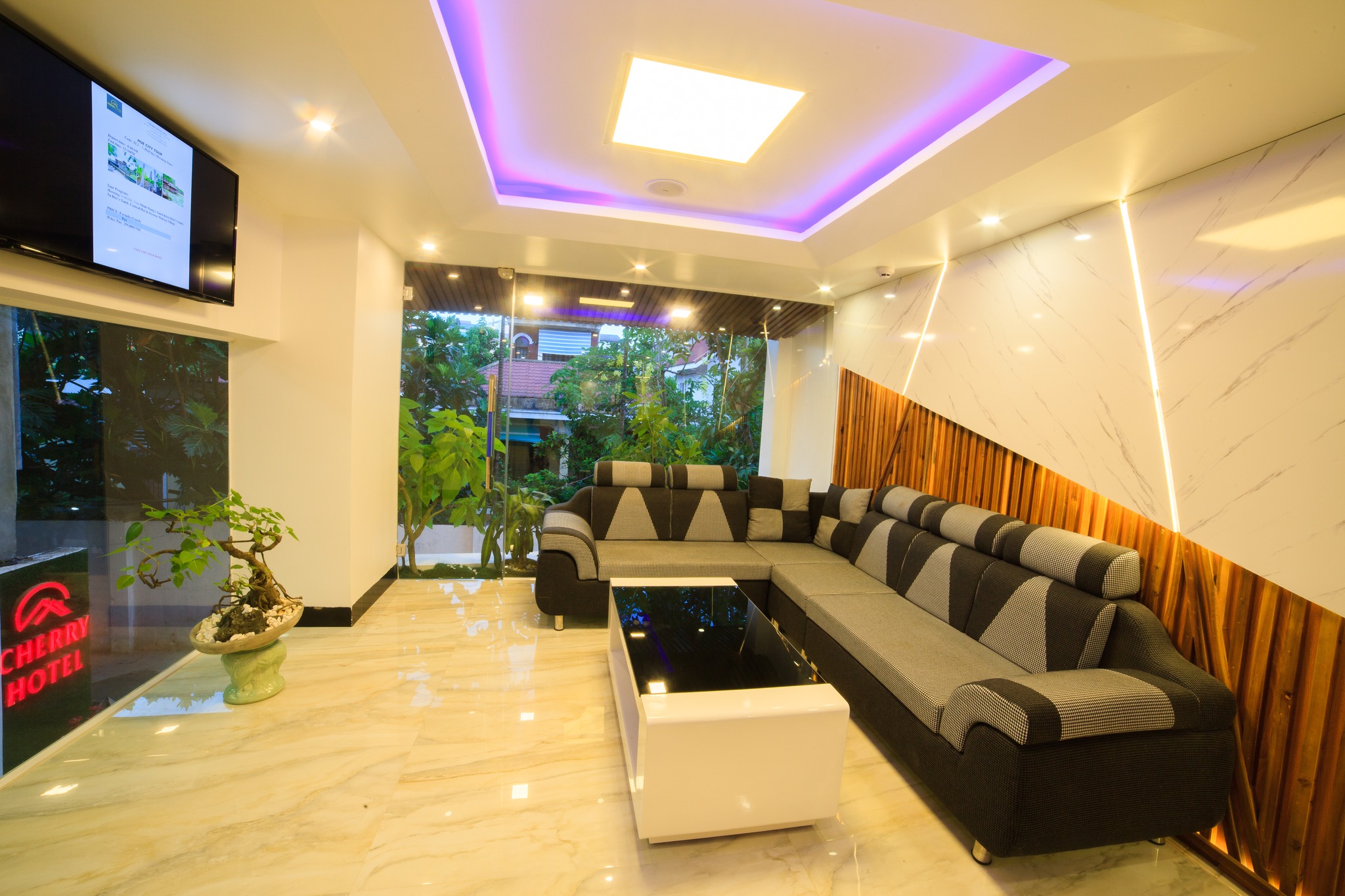 Bán khách sạn TP Huế, phố Võ Thị Sáu,195m2 x 6 tầng, thang máy, có 30 phòng cho thuê (miễn TG) - Ảnh chính