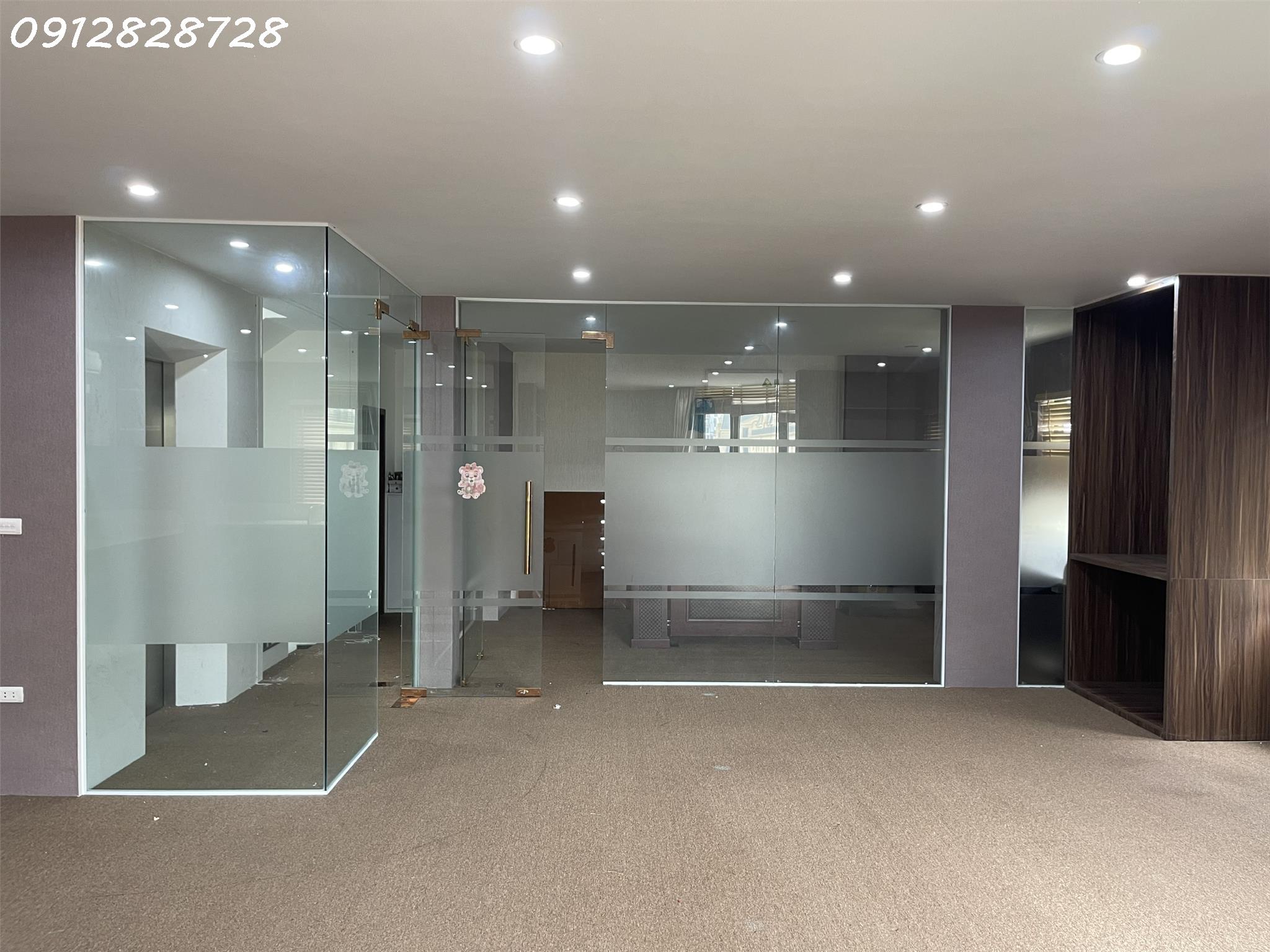Cho thuê biệt thự ngõ 214 Nguyễn Xiển ,120m x 5 tầng 1 tum thông sàn , thang máy riêng phù hợp kinh - Ảnh 3