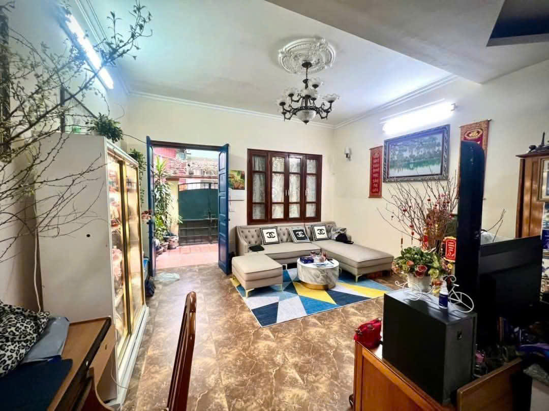 TRUNG TÂM CẦU GIẤY - SỔ PHÂN LÔ  80m x3 tầng, mặt tiền rộng<br>Giá 18,9 Tỉ - Ảnh chính