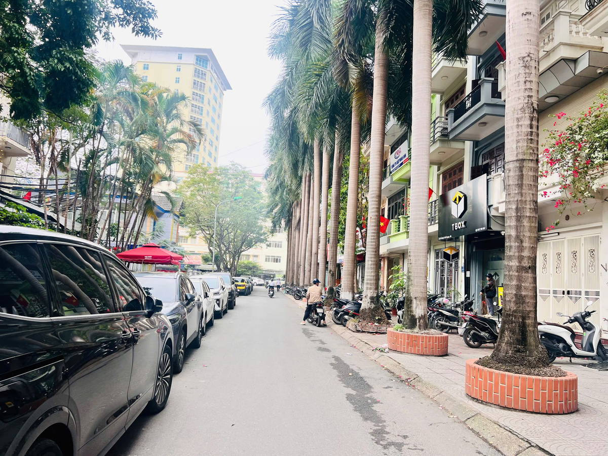 Bán Nhà Đỗ Quang. Cầu Giấy. Ô Tô. Vỉa Hè. DT 40m2. MT 3,5m. 4 Tầng. Giá 19,4 Tỷ. - Ảnh chính