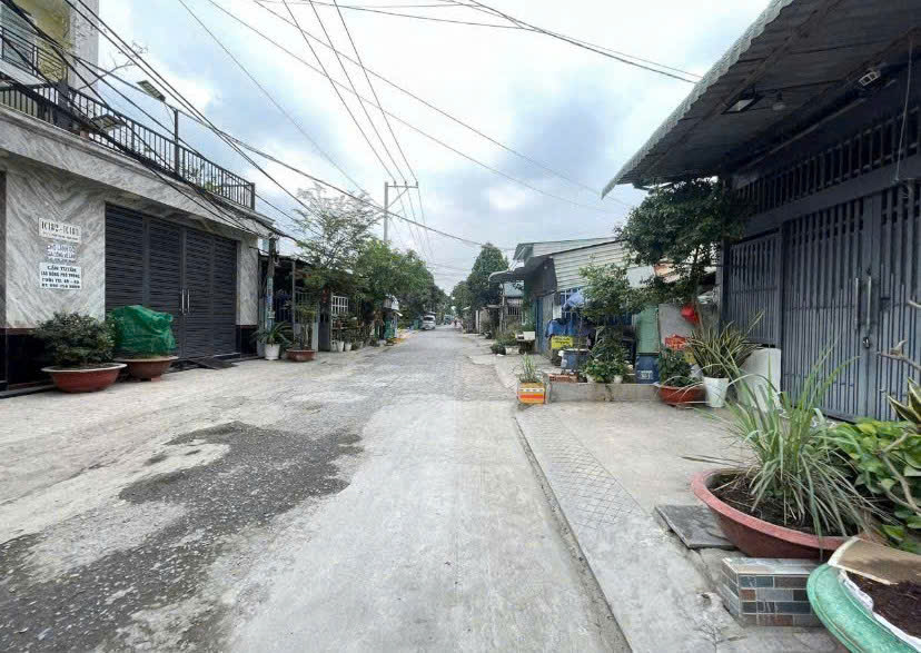 BÁN NHÀ CẤP 4 TẠI XÃ PHẠM VĂN HAI, H.BÌNH CHÁNH (DT 8 x 9) SHCC 2.5TỶ. LH:0983344582, 0985950139 - Ảnh 1