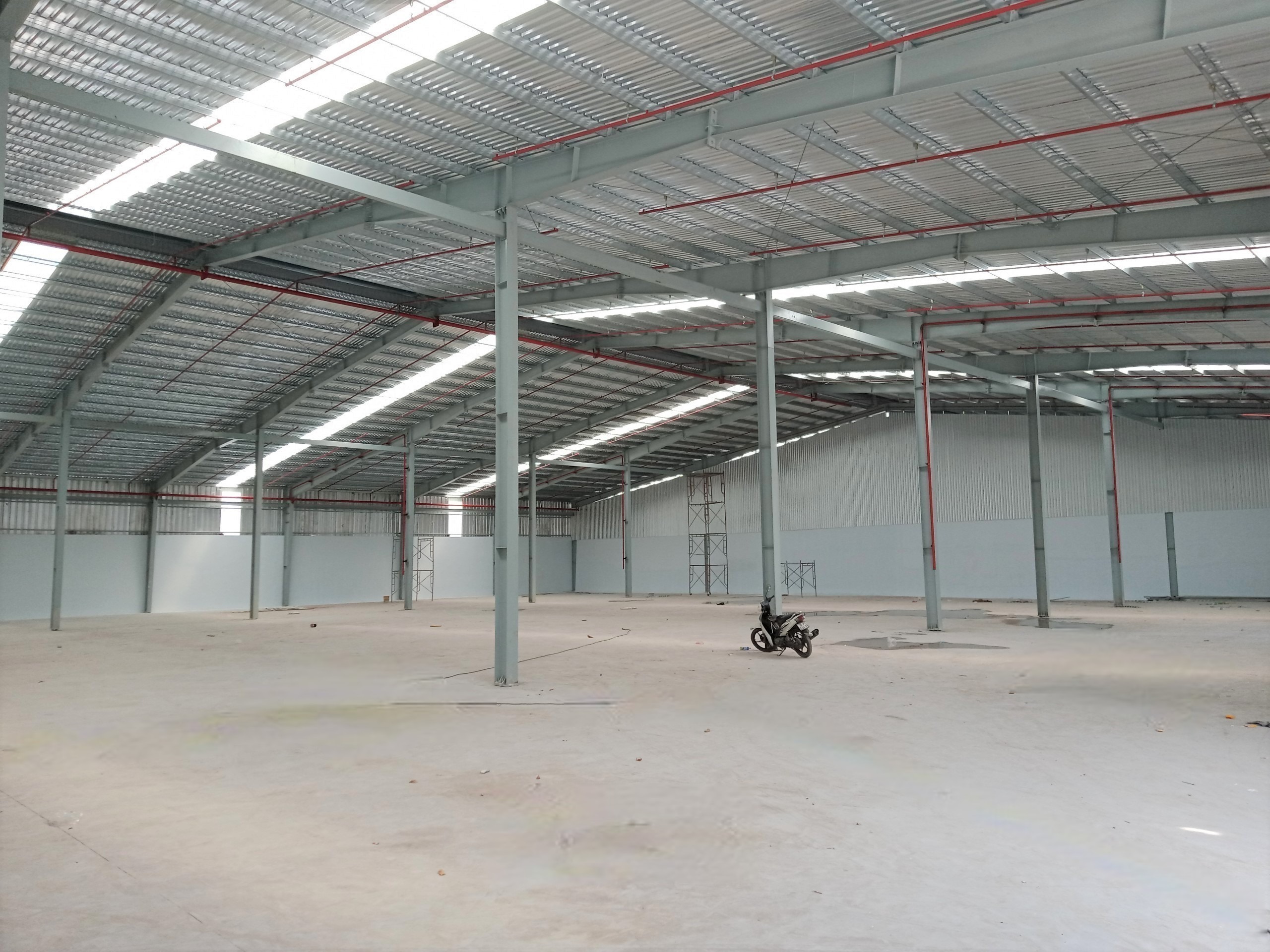Cho thuê kho 1.761 m2 - rộng rãi, có văn phòng riêng tại thủ đức - Ảnh 1