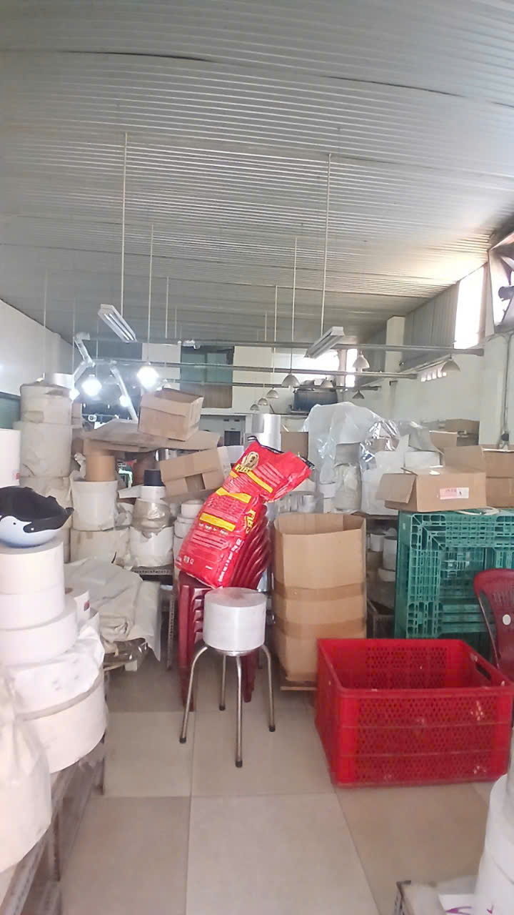 Bom Tấn nhà xưởng Đ số 9 BHH gần Aeon Tân Phú hẻm xe tải 300m2,2Tầng Nhỉnh 12 tỷ - Ảnh 1