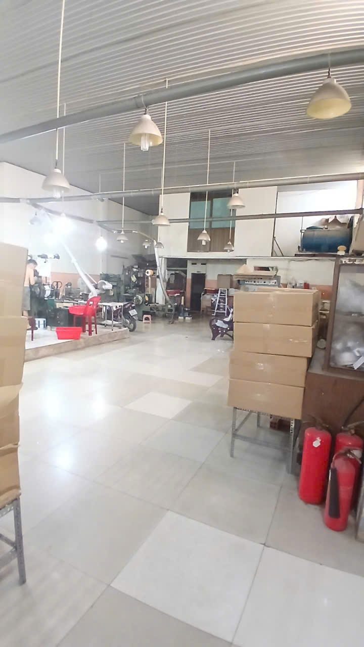 Bom Tấn nhà xưởng Đ số 9 BHH gần Aeon Tân Phú hẻm xe tải 300m2,2Tầng Nhỉnh 12 tỷ - Ảnh 3