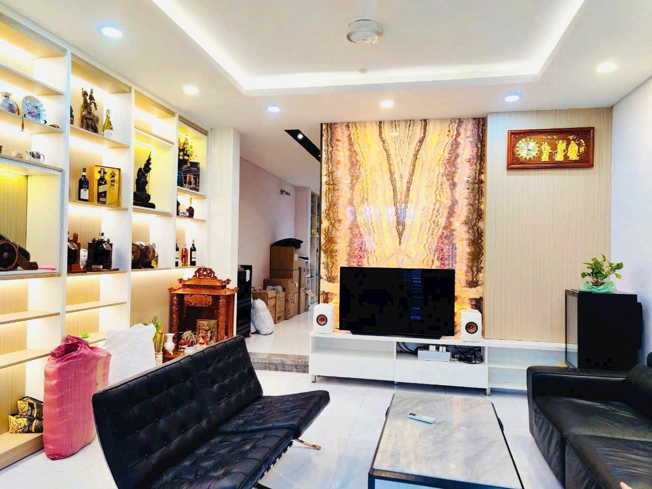 Bán nhà phố Văn Hoa Villa, nhà mới đẹp, tặng full nội thất, giá chỉ bằng nhà thô - Ảnh chính