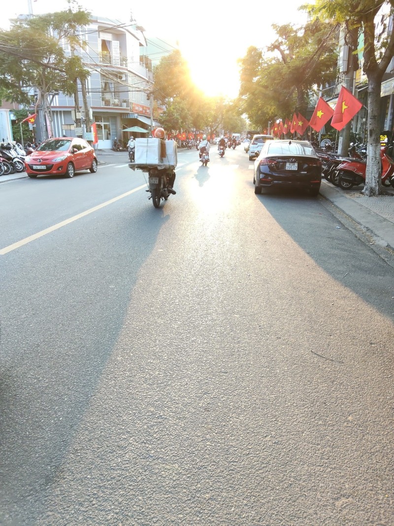 ► Mặt Tiền Nguyễn Công Trứ, đường 10.5 thẳng xuống Biển, 325m2, ngang 7.7m, 2 mặt thoáng, 90tr/m2 - Ảnh 2