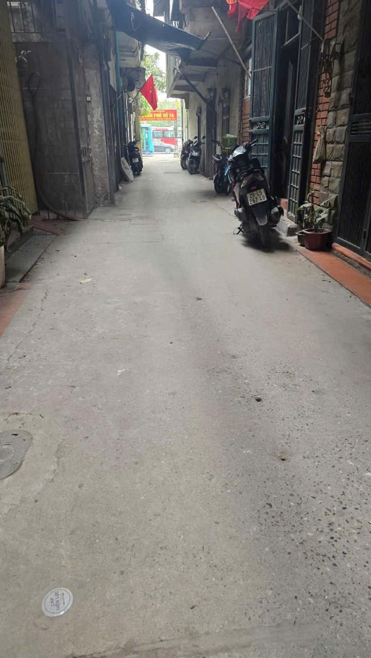 Nhà hiếm đường Giải Phóng, gần bến xe Nước Ngầm, 2 mặt ngõ trước sau, sát phố chính, dt 65m2, 4 - Ảnh 1