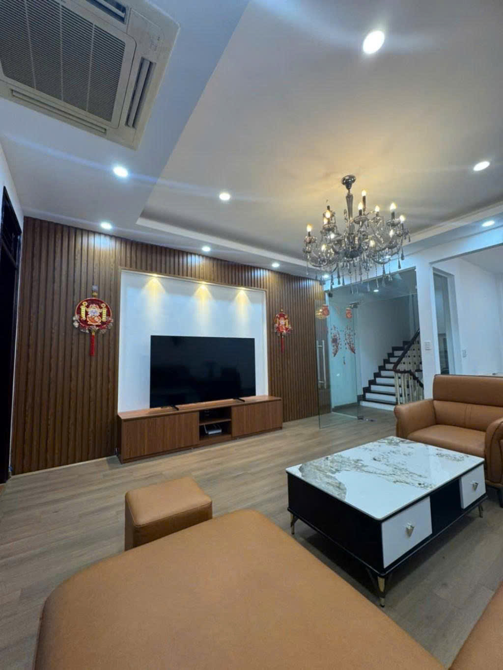 Nhà dân xây chắc chắn gần Ngã Tư Sở- Thanh Xuân, 53m2, 5 tầng, mặt tiền 5m, ô tô đỗ cổng,view hồ, - Ảnh 1