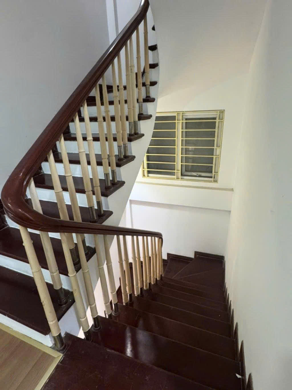 Nhà dân xây chắc chắn gần Ngã Tư Sở- Thanh Xuân, 53m2, 5 tầng, mặt tiền 5m, ô tô đỗ cổng,view hồ, - Ảnh 3