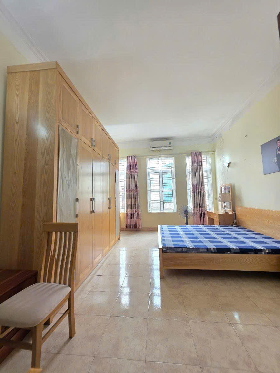 Bán nhà Phố Đặng Văn Ngữ 2 mặt tiền Ô tô vào nhà - Ảnh chính