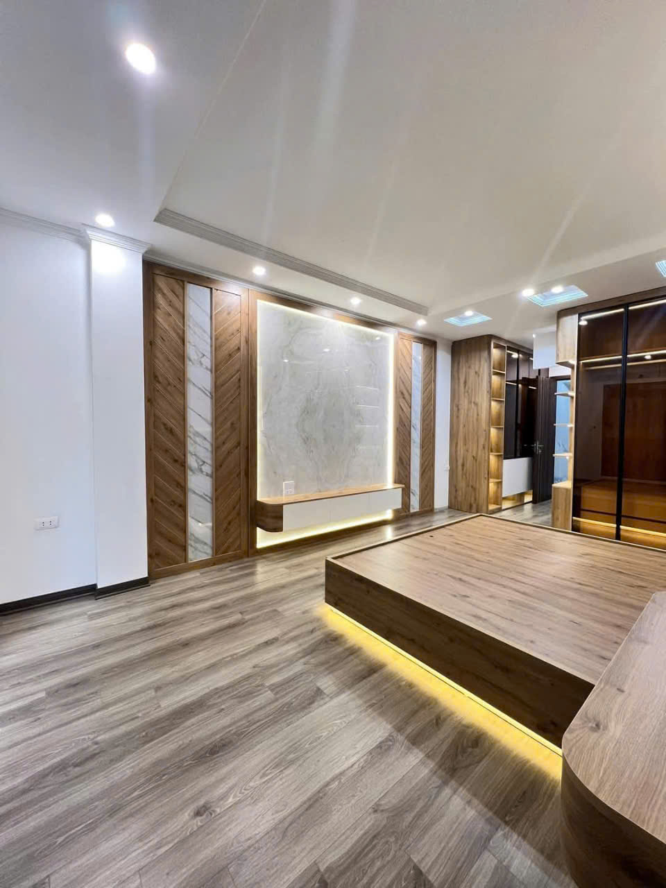 Nhà đẹp Vũ Trọng Phụng, 2 mặt thoáng, 4 tầng, ngõ rộng, gần phố lớn, 7.2 tỷ  0817606560 - Ảnh 1