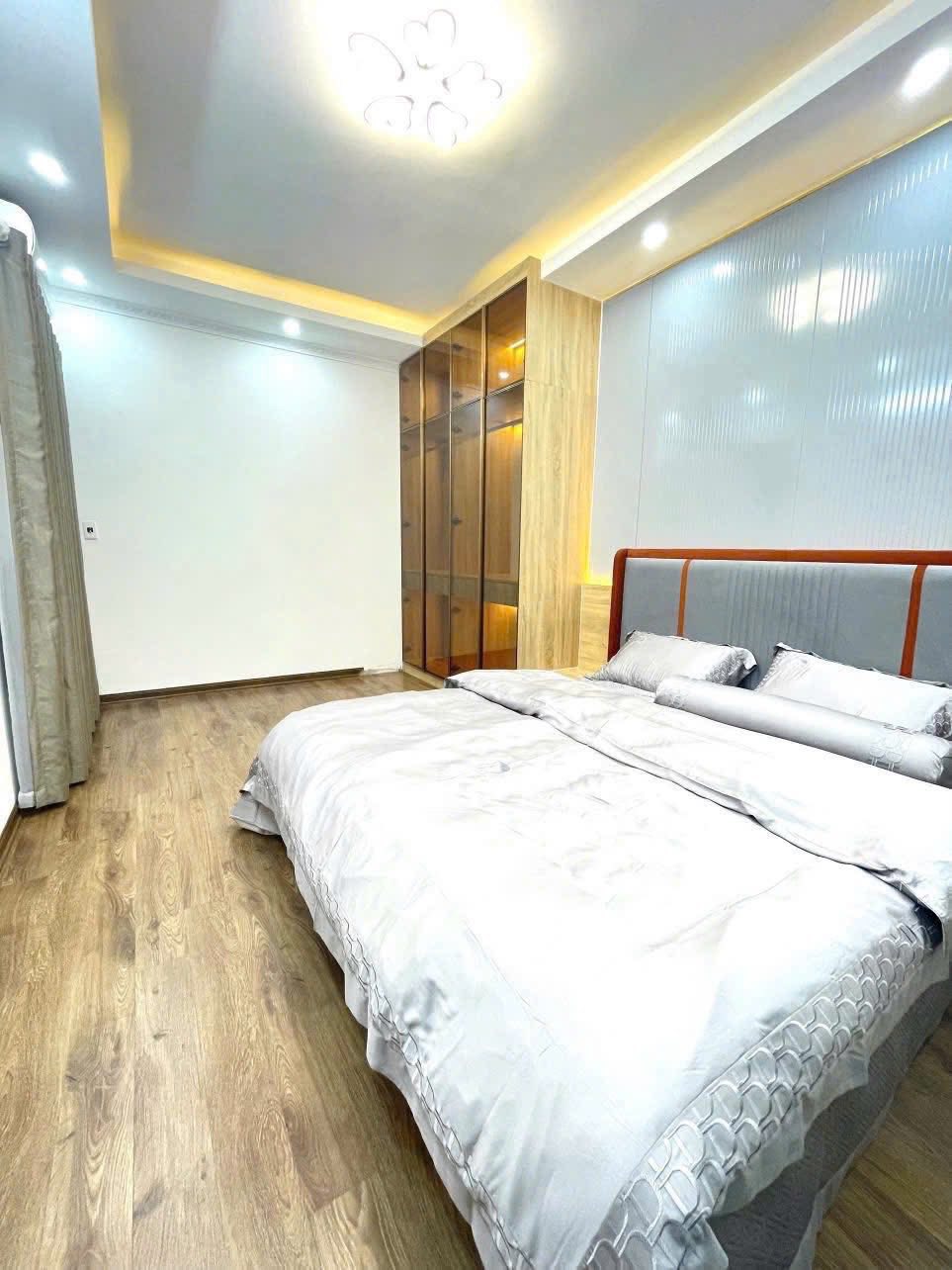 Bán Nhà Ngõ 343 Đường An Dương Vương 30m2 x 5 tầng, nhà mới kính koong full nội thất, ngõ thông - Ảnh chính