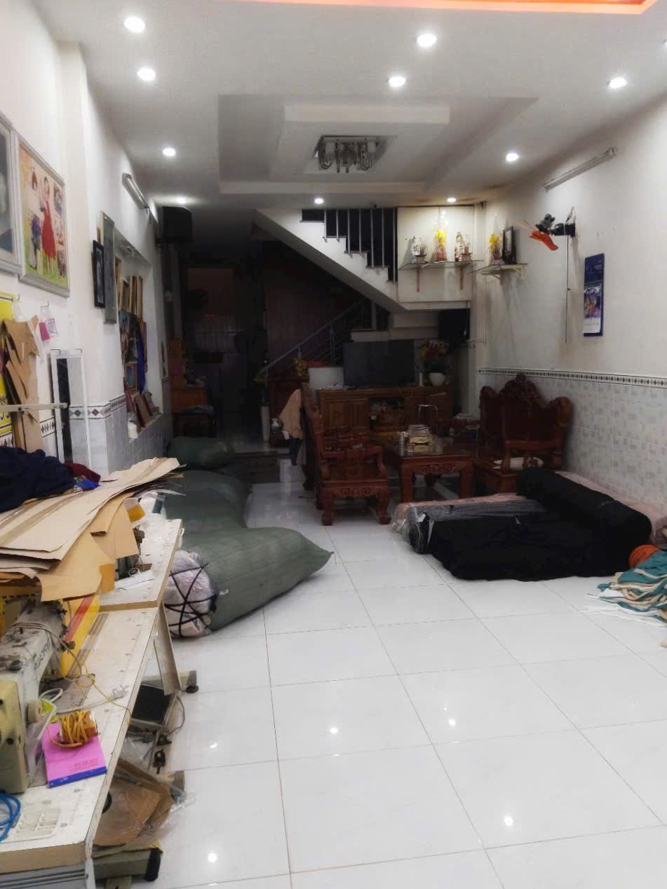 7.9 TỶ - NHÀ 1/ HẺM Ô TÔ - SÁT CHỢ TÂN HƯƠNG - 90M2 - 4X22.5M - 2 TẦNG - SỔ NỞ HẬU ĐẸP - Ảnh 1