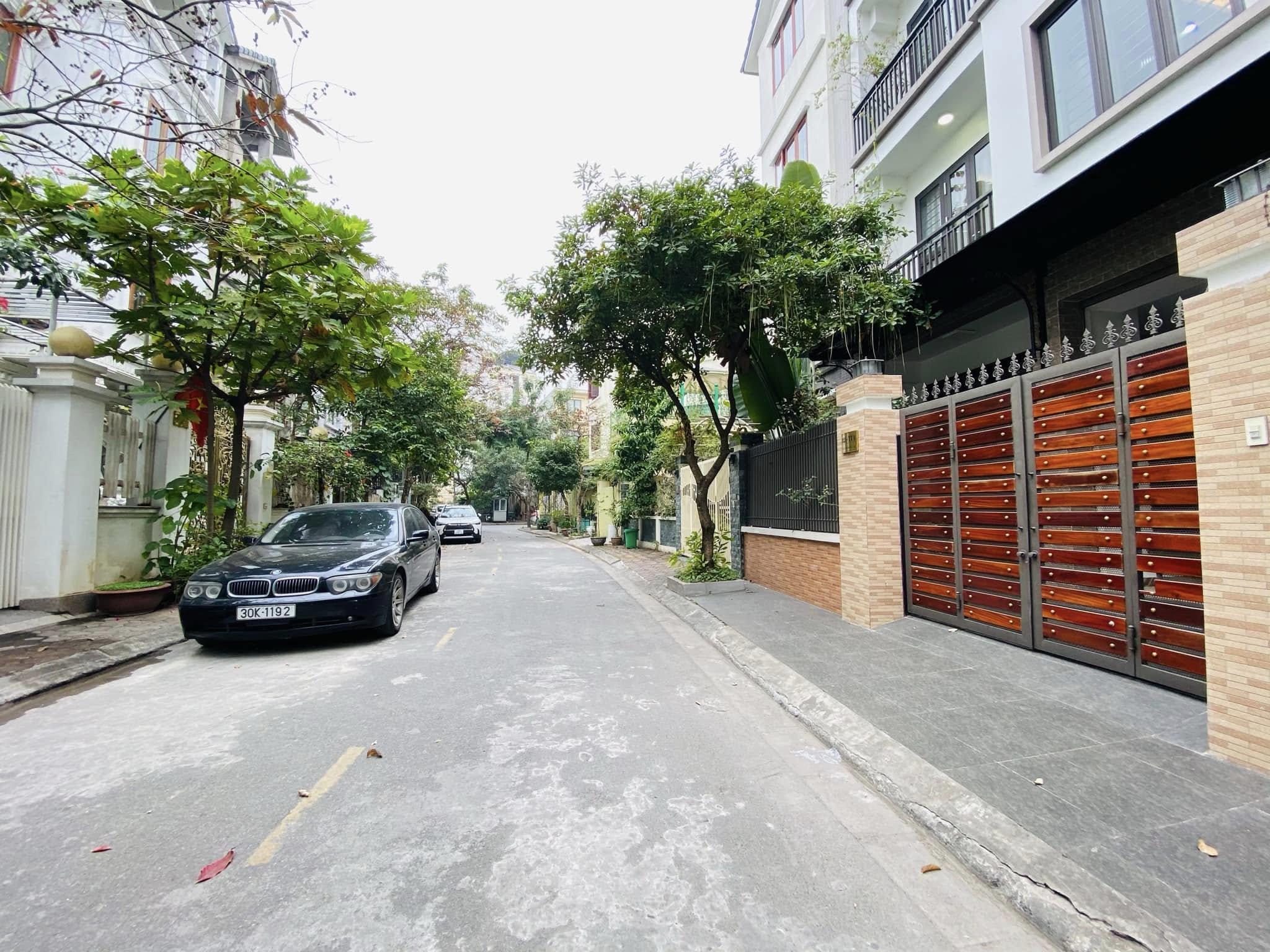 Bán nhà  phân lô Lạc Long Quân thang máy - kinh doanh –văn phòng 96 M 6tầng 27.2 tỷ - Ảnh chính