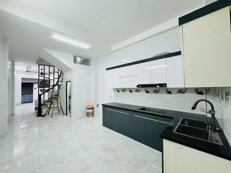 Bán 48,2m2 nhà dân xây đẹp 4,5 tầng tại tổ 16 Thạch Bàn, sát chợ Đồng Dinh. Cách 30m ra đường ô tô - Ảnh 2