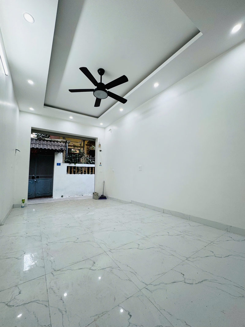 Bán 48,2m2 nhà dân xây đẹp 4,5 tầng tại tổ 16 Thạch Bàn, sát chợ Đồng Dinh. Cách 30m ra đường ô tô - Ảnh 4