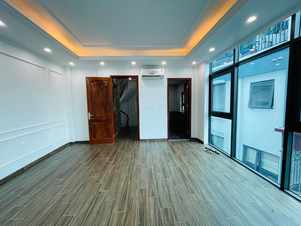 Cần bán gấp! Nhà Lạc Long Quân, Tây Hồ, lô góc, ô tô vào nhà, 60m2, MT 6.2m, 14 tỷ - Ảnh 1