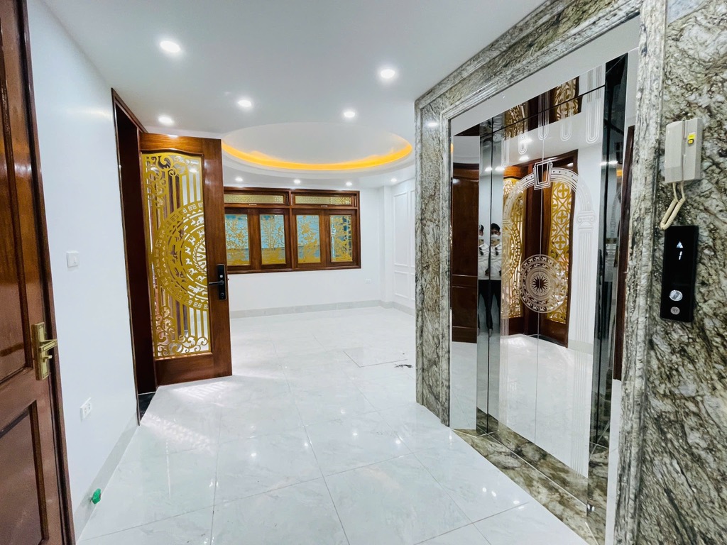 Cần bán gấp! Nhà Lạc Long Quân, Tây Hồ, lô góc, ô tô vào nhà, 60m2, MT 6.2m, 14 tỷ - Ảnh 3