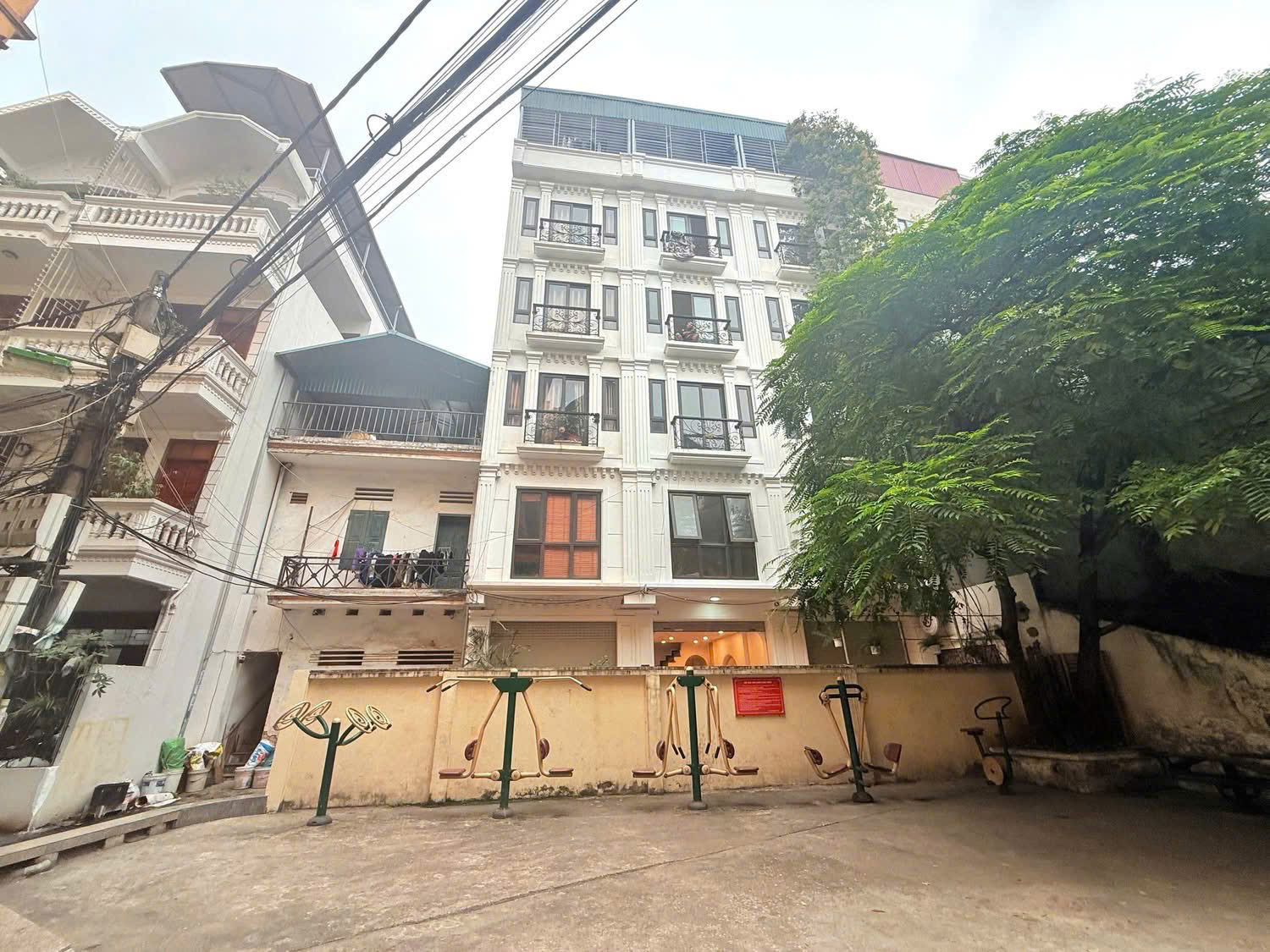SIÊU PHẨM LẠC LONG QUÂN  -  CẦU GIẤY TRUNG TÂM  QUẬN Ô TÔ TRÁNH . DT 30M - NHÀ ĐẸP 6 TẦNG THÔNG SÀN - Ảnh chính