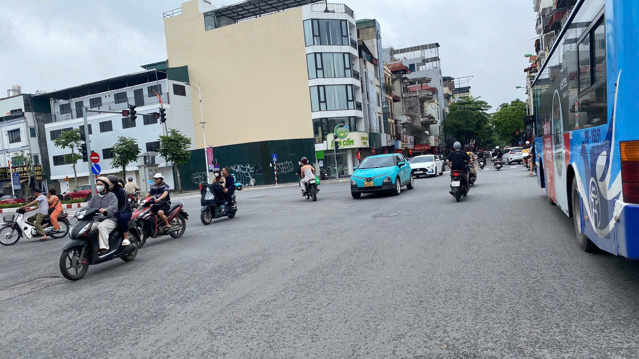 BÁN NHÀ MẶT PHỐ CỔ NGỌC LÂM 115M, 5T, MT5.5M, LÔ GÓC, THANG MÁY, DÒNG TIỀN 100 TRIỆU/THÁNG - Ảnh 3