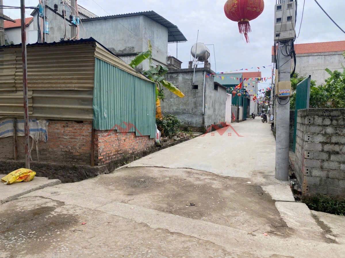 e cần bán lô đất mặt tiền đẹp <br>70m đất mặt tiền + hậu 5,2m<br>liên hệ em : 0967594106 - 0987282011 - Ảnh 1