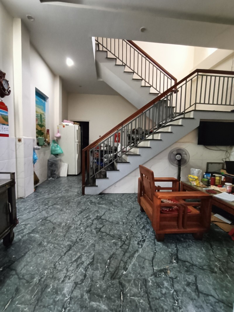 # Nhà Hoàng Diệu, góc Kiệt 3 mặt thoáng, sát kiệt chính, 65m2, 2 tầng đúc cực chắc, 3.1 tỷ - Ảnh 2