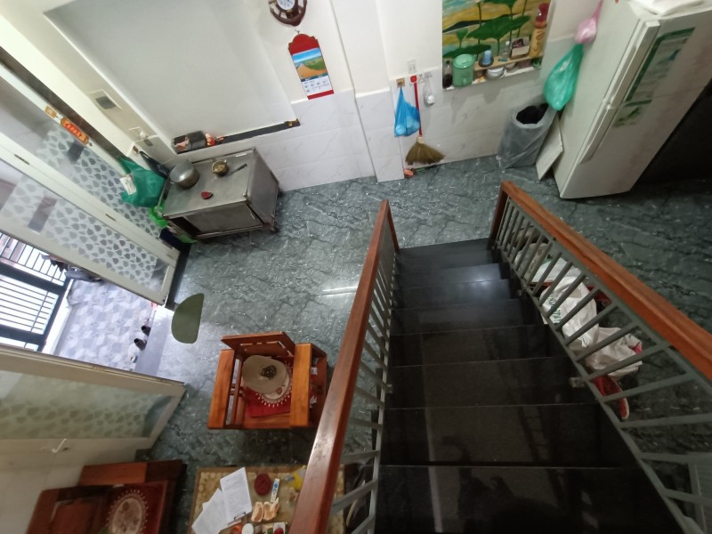 # Nhà Hoàng Diệu, góc Kiệt 3 mặt thoáng, sát kiệt chính, 65m2, 2 tầng đúc cực chắc, 3.1 tỷ - Ảnh chính