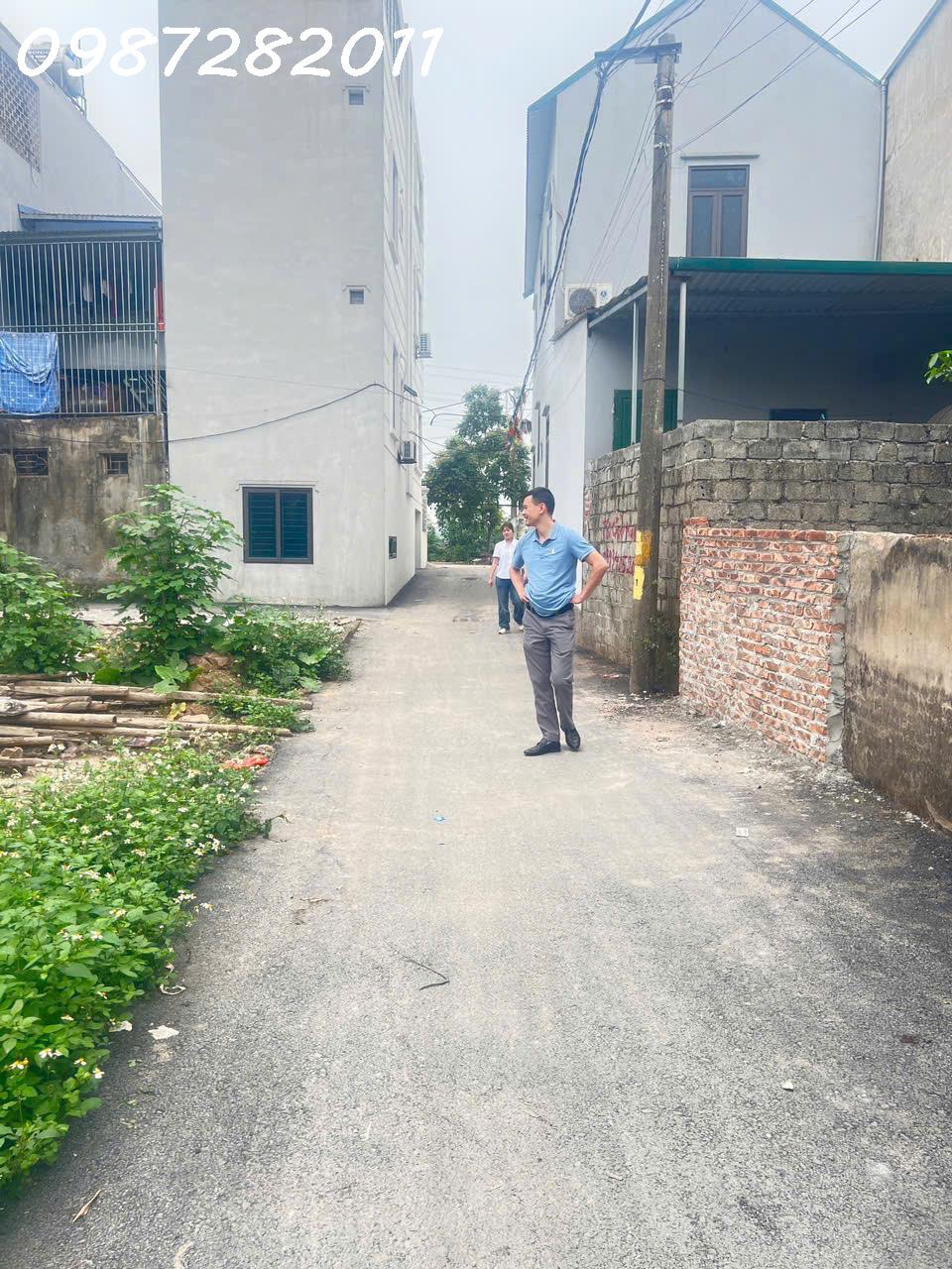 em có mảnh đất đệp trong trung tâm<br>Nhỉnh 2 tỷ e bán mảnh đất trung tâm TT chúc sơn , chương mỹ - Ảnh 1