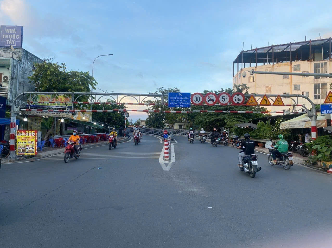 Bán BIỆT THỰ mặt tiền Vườn Lài Q12 ngang 13m 4 lầu có hầm 778m2 sát Gò Vấp chỉ 49 tỷ. - Ảnh 2
