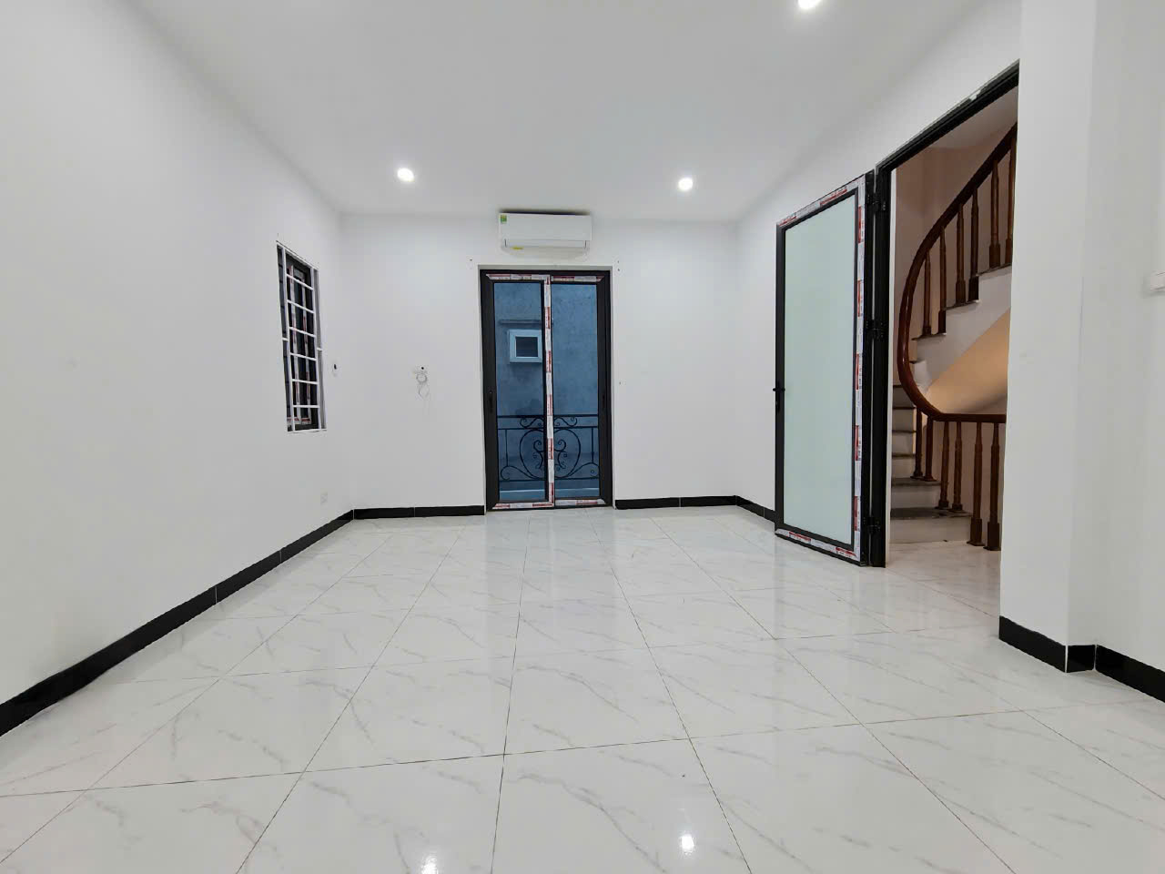 Nhà Yên Ngưu - Tam Hiệp 5 tầng tiện ích xung quanh ngập tràn - Ảnh 2