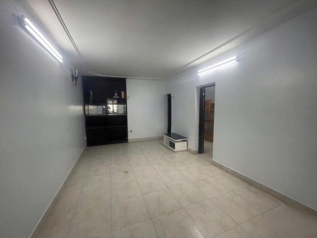 Cho thuê nhà tập thể tầng 3 Kim Liên, Đống Đa 73m giá 10tr gần Vincom Phạm Ngọc Thạch - Ảnh 2