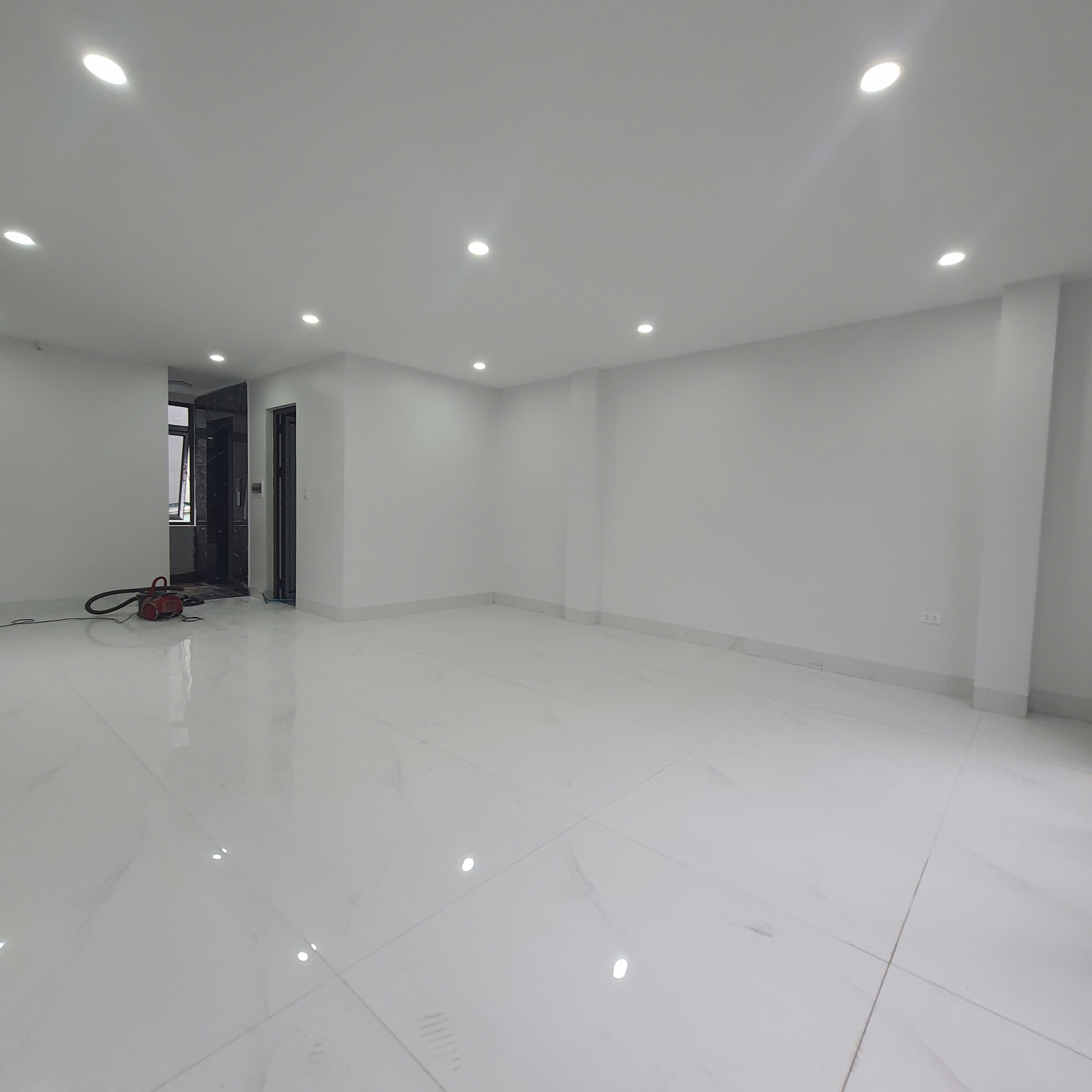 Chính chủ cho thuê mặt bằng kinh doanh, văn phòng mặt đường Âu Cơ, Tây Hồ, HN - Ảnh 2