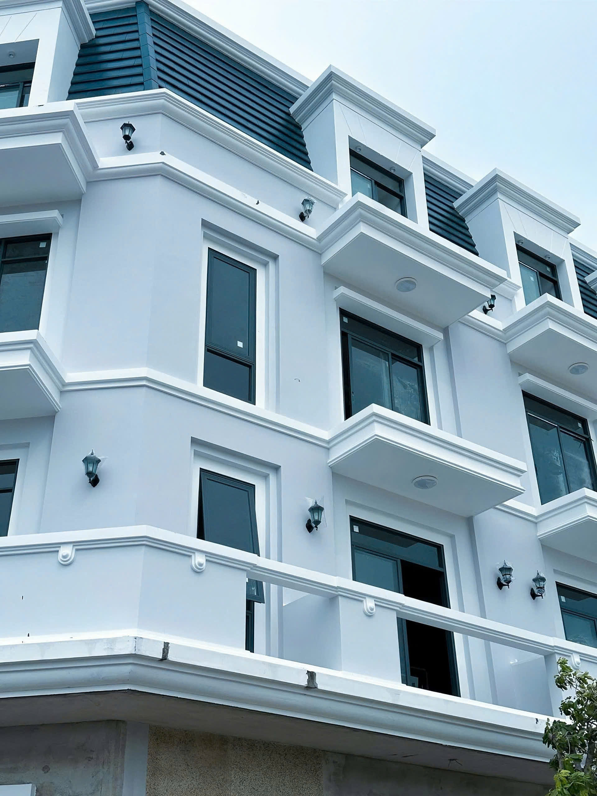 bán nhà phố mặt biển - Ảnh chính