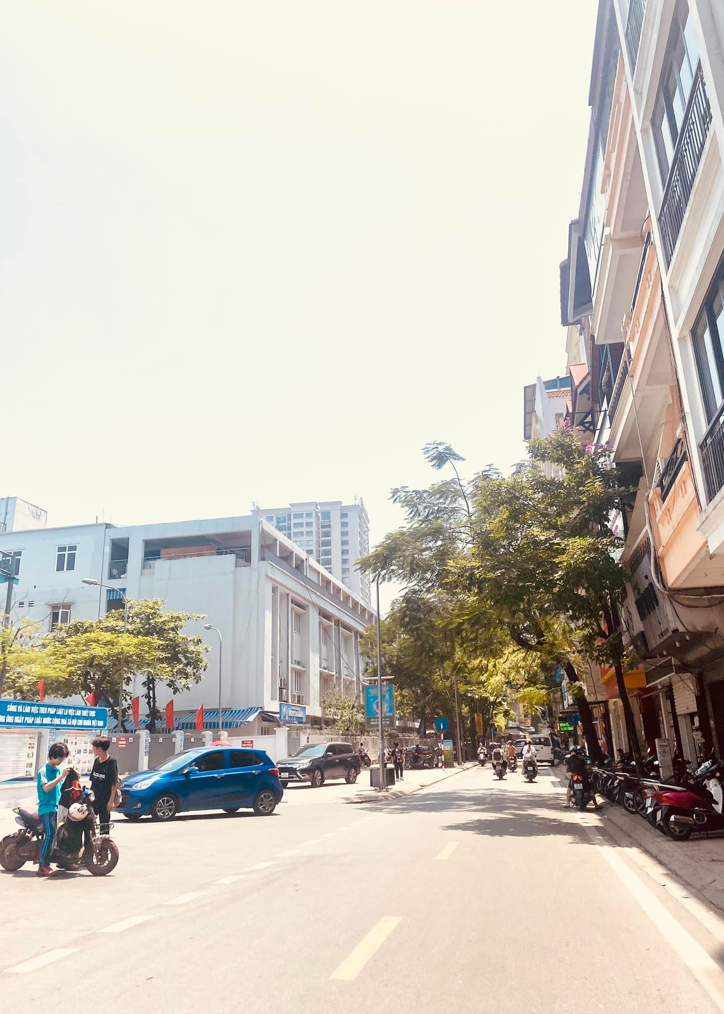 Mặt phố Nguyễn Công Hoan - lô góc - 200m MT10m vuông đẹp - xây  building - vỉa hè rộng - chỉ 74 tỷ - Ảnh chính