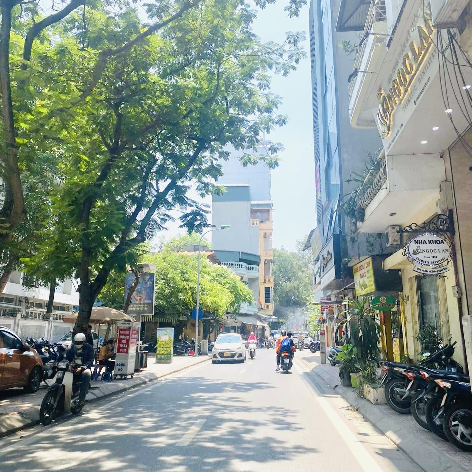 Mặt phố Nguyễn Công Hoan - lô góc - 200m MT10m vuông đẹp - xây  building - vỉa hè rộng - chỉ 74 tỷ - Ảnh 4
