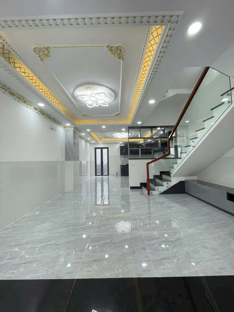 Cho thuê nhà MT 541 Nguyễn Thị Thập , P.Tân Phong Q.7 - Ảnh chính
